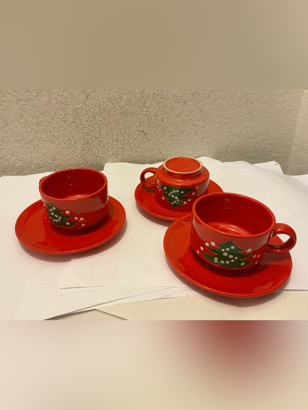 Waechtersbach Lot Of 3 Cups & 3 Plates Ceramic Red Christmas Green Tree Germany